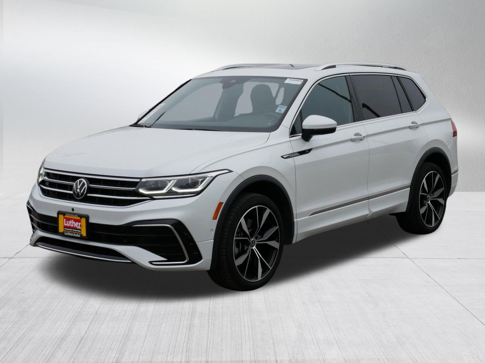 Used 2023 Volkswagen Tiguan SEL R-Line image 3