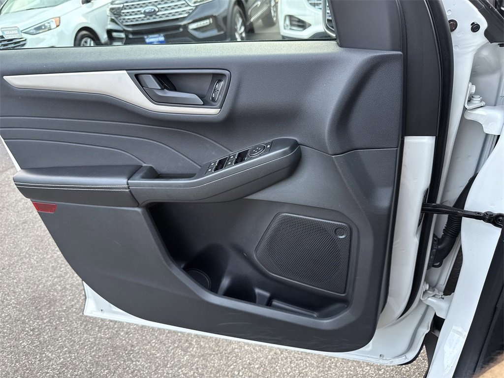 Used 2022 Ford Escape SE w/ SE Sport Appearance Package image 26