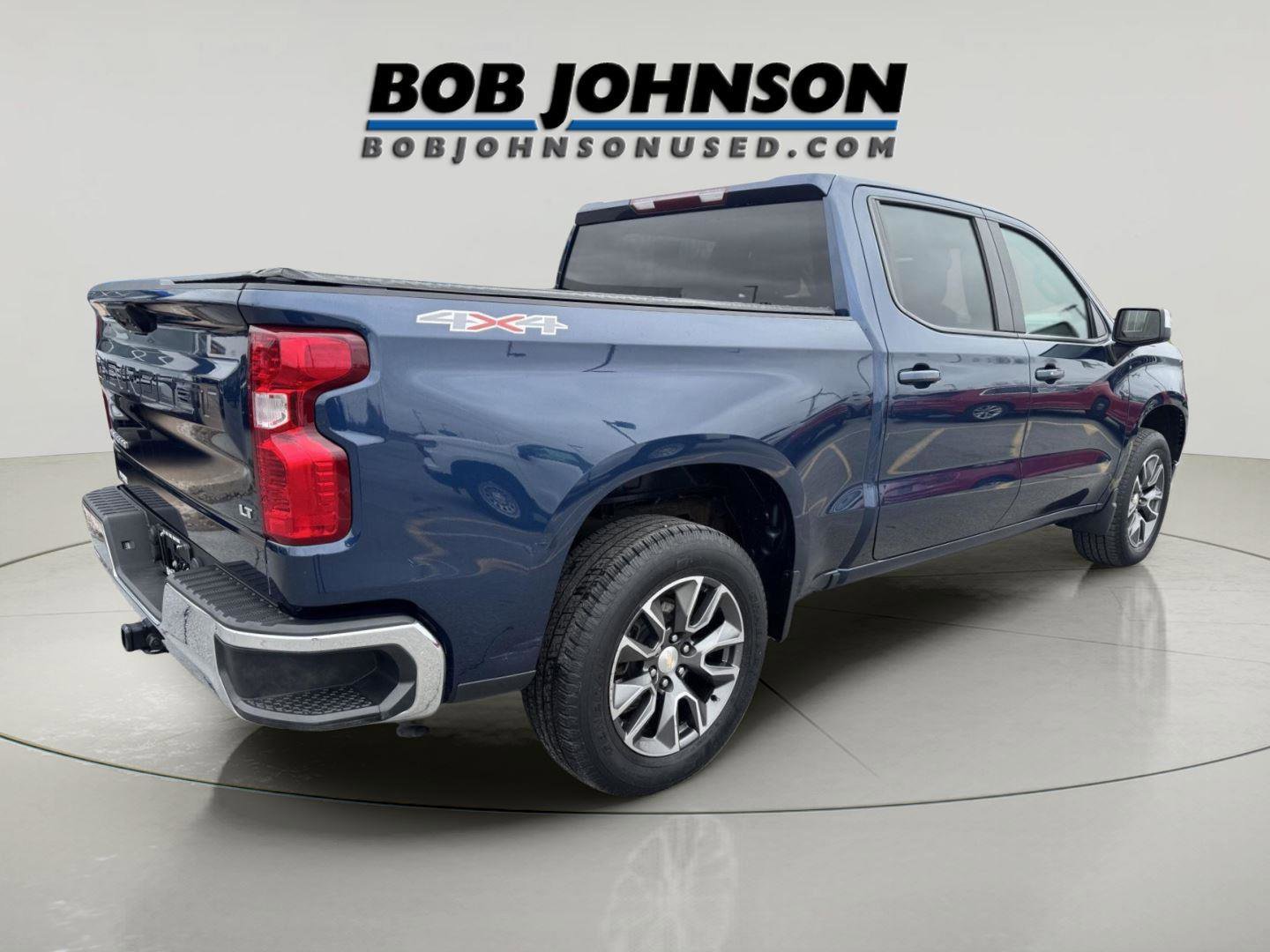 Used 2022 Chevrolet Silverado 1500 LT AWD/4WD image 3