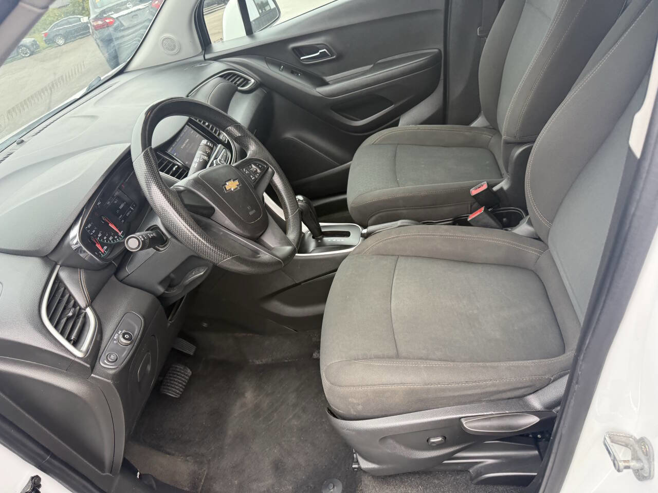 Used 2021 Chevrolet Trax LS image 17