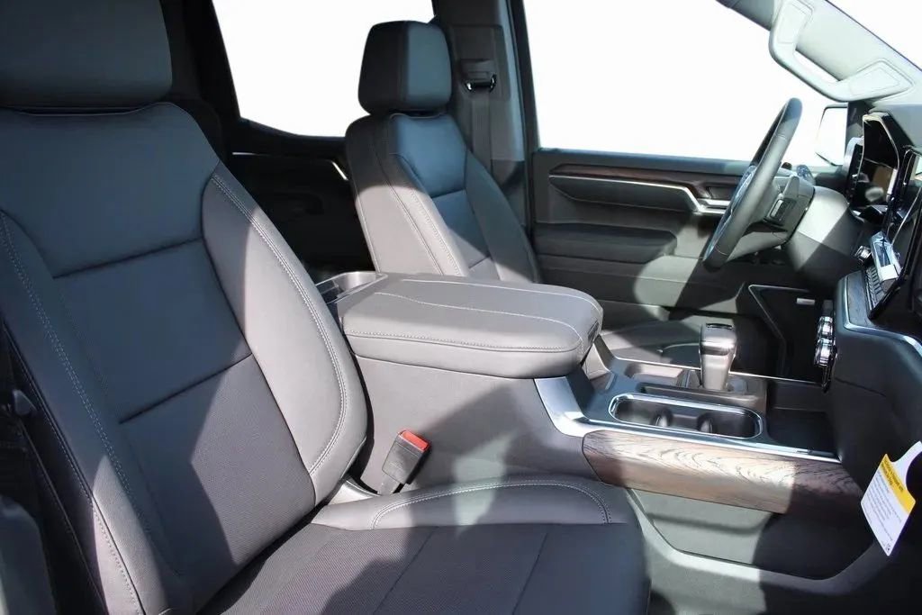 New 2026 GMC Sierra 1500 SLT image 19