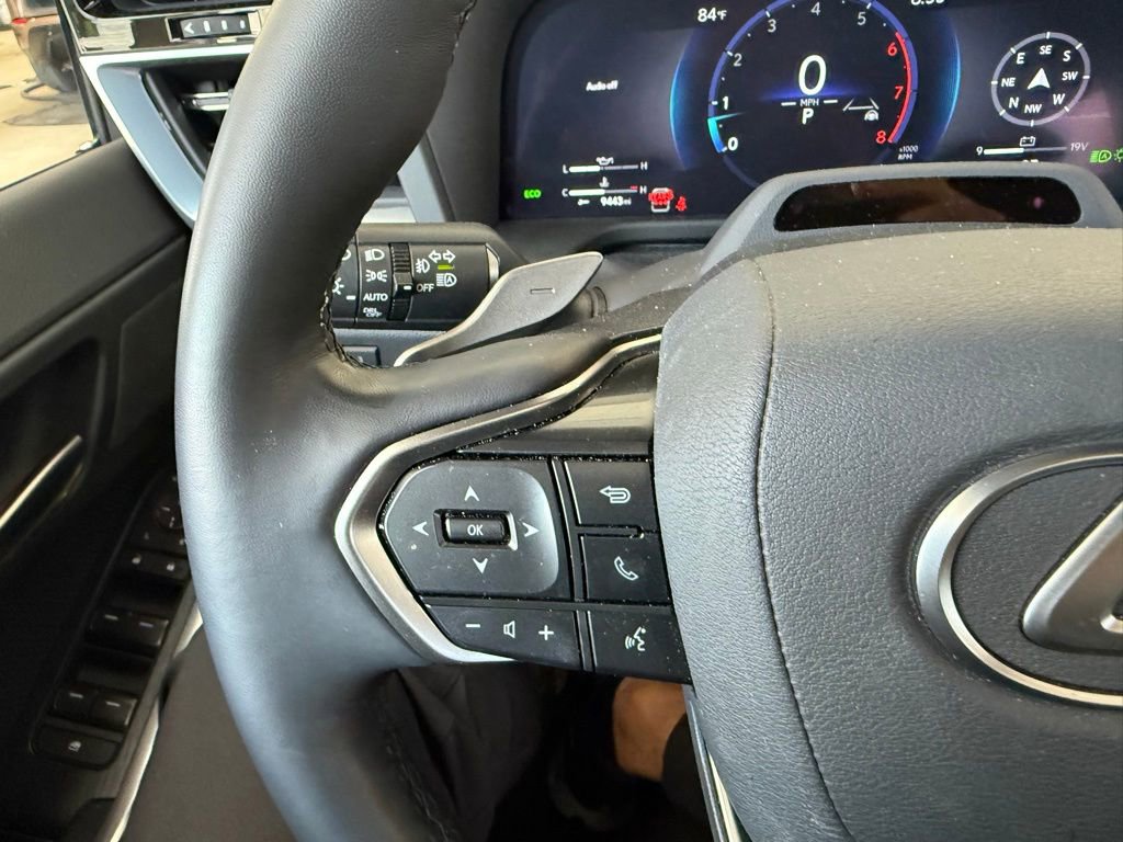 Used 2025 Lexus GX 550 w/ Accessory Package (32) AWD/4WD image 39