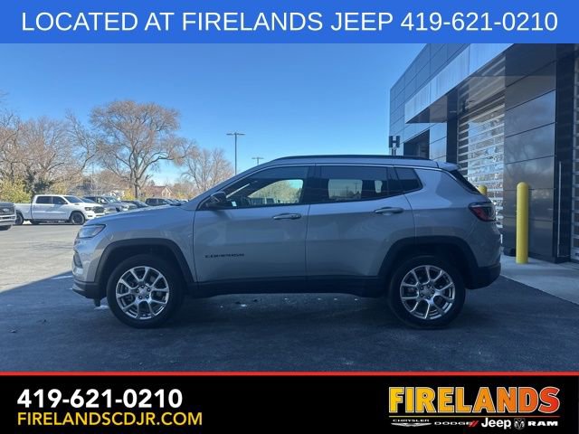 Used 2023 Jeep Compass Latitude image 4