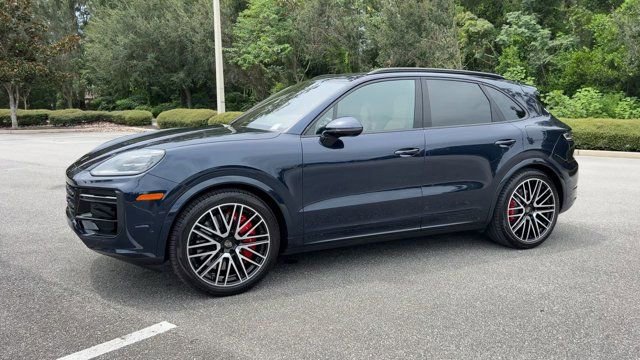 Certified 2025 Porsche Cayenne Turbo image 4