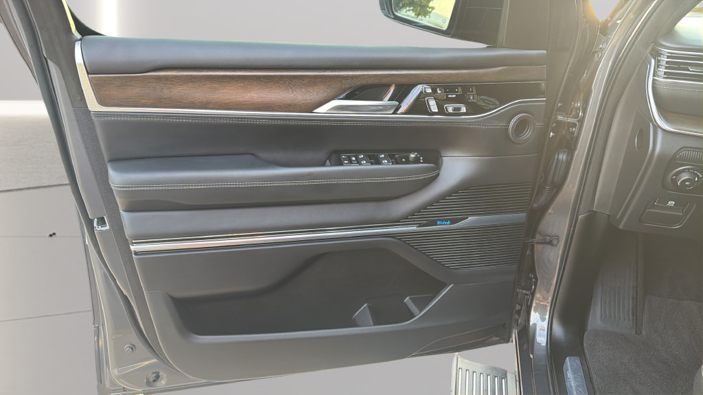 Used 2022 Jeep Grand Wagoneer Series II AWD/4WD image 9