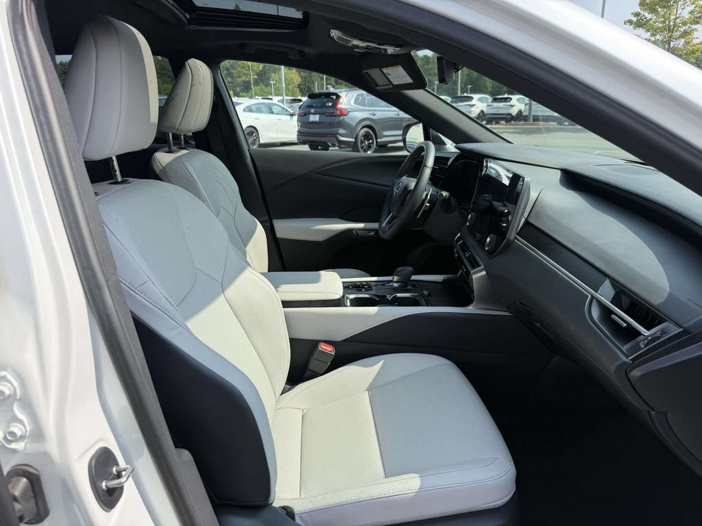 Used 2025 Lexus RX 350h w/ Accessory Package AWD/4WD image 14