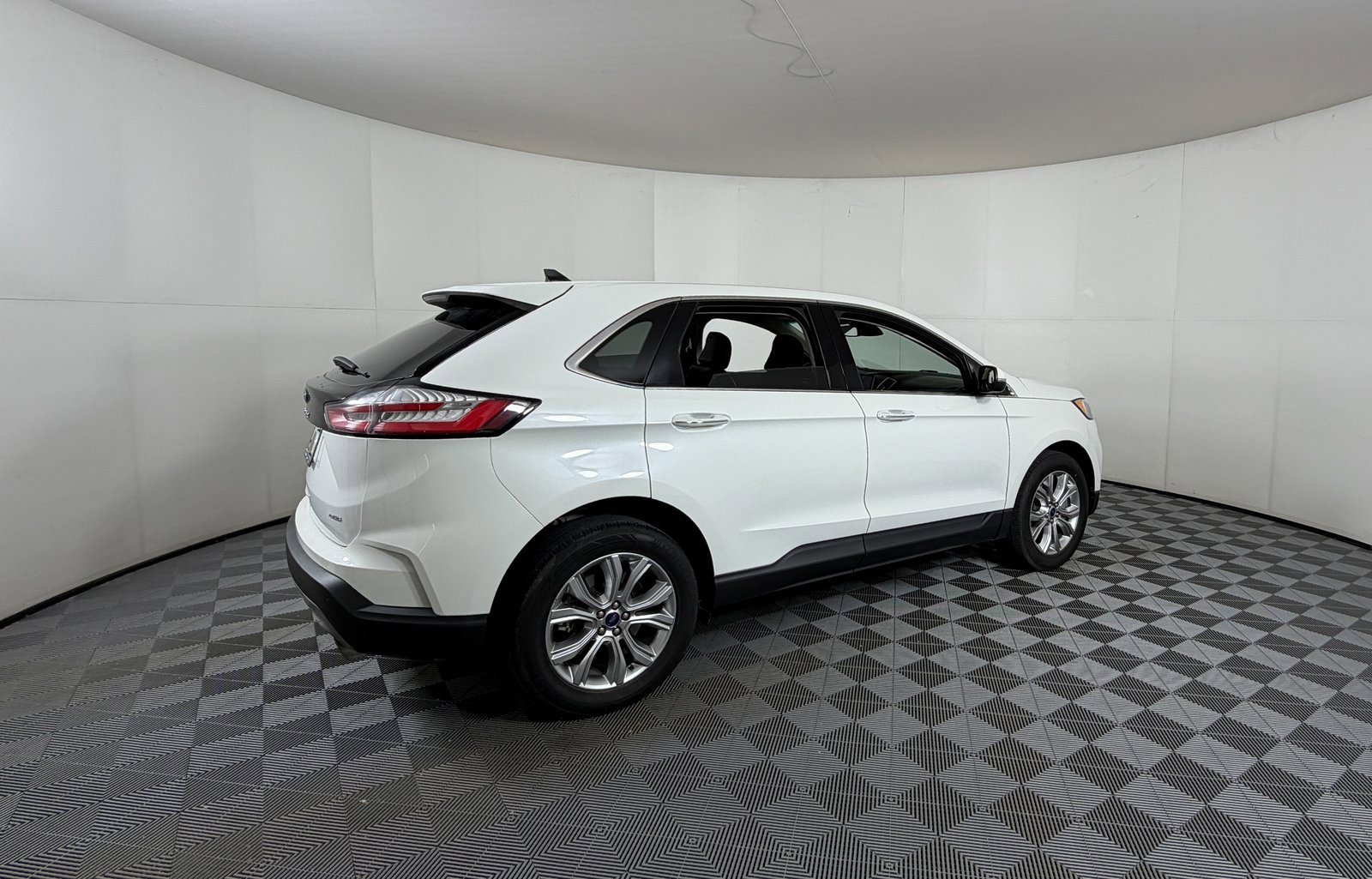 Used 2022 Ford Edge Titanium image 4