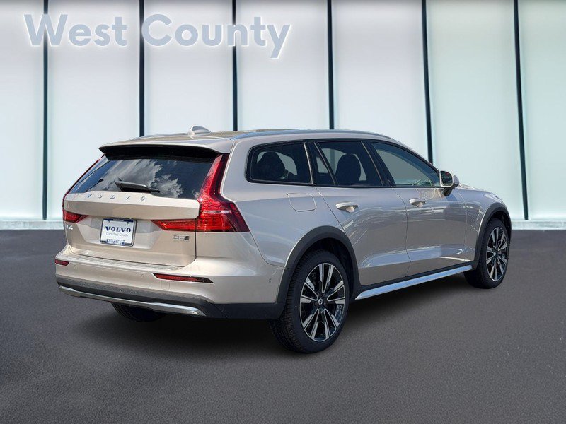 New 2026 Volvo V60 B5 Cross Country Ultra w/ Protection Package Premier AWD/4WD image 3