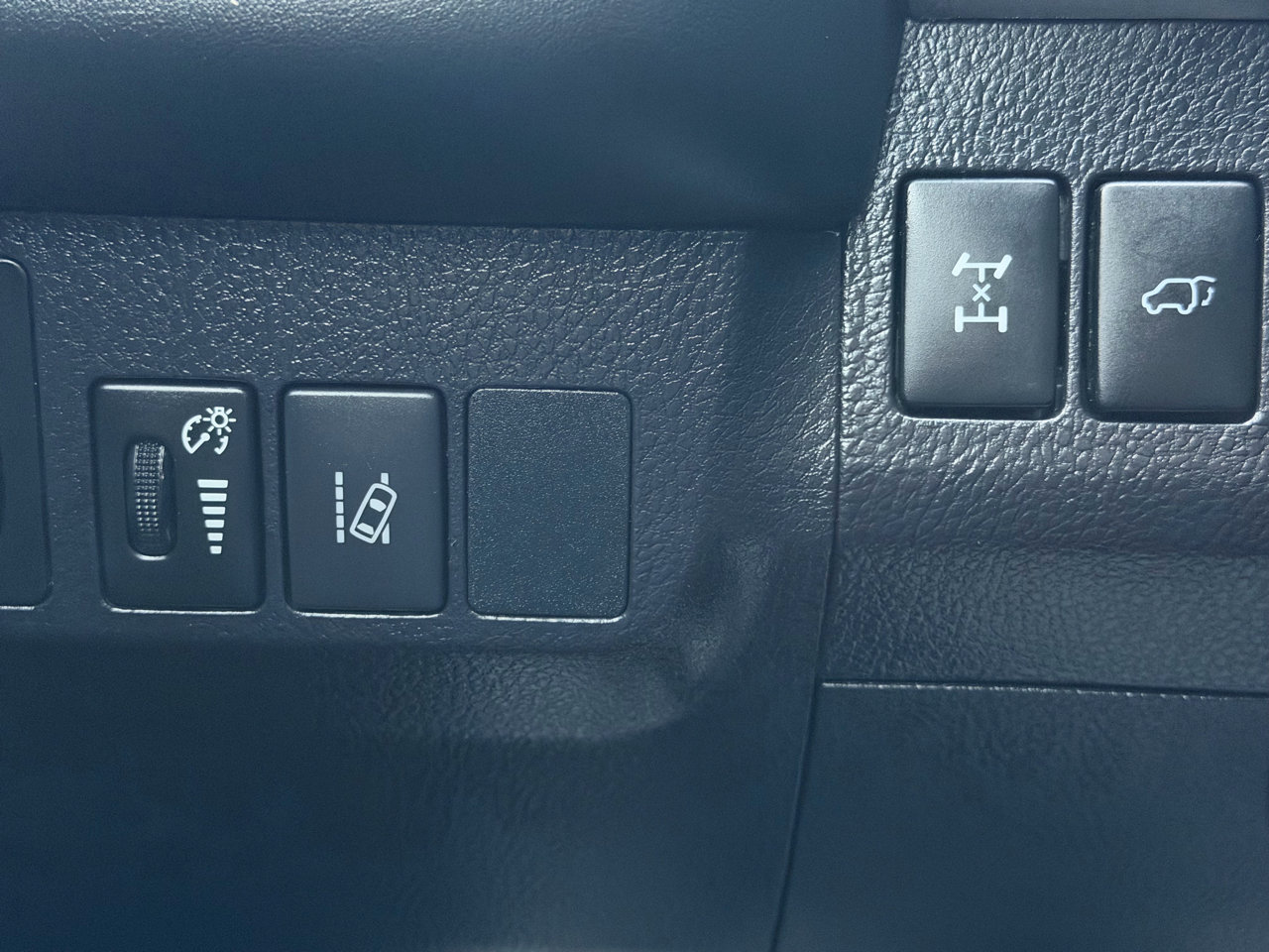 Used 2018 Toyota RAV4 XLE image 17