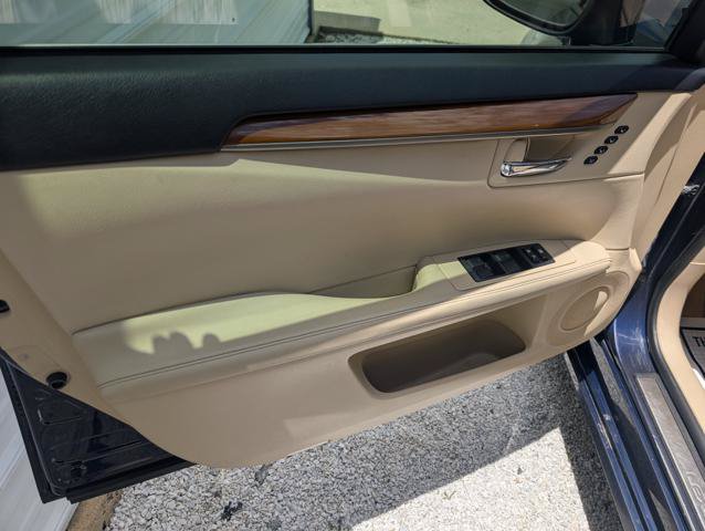 Used 2014 Lexus ES 300h w/ Luxury Package w/Bamboo Trim FWD image 7