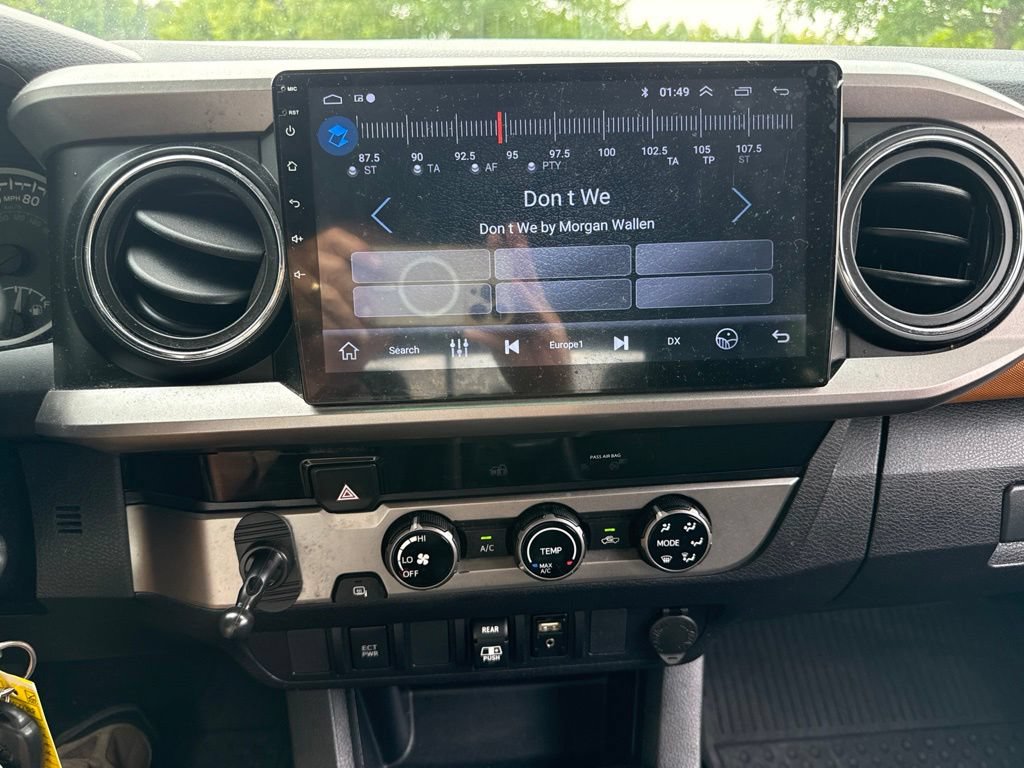 Used 2018 Toyota Tacoma SR5 RWD image 12