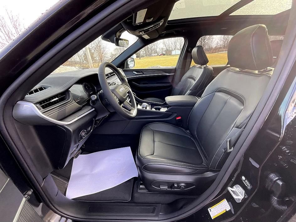 New 2026 Jeep Grand Cherokee Limited w/ Limited Altitude Package image 14