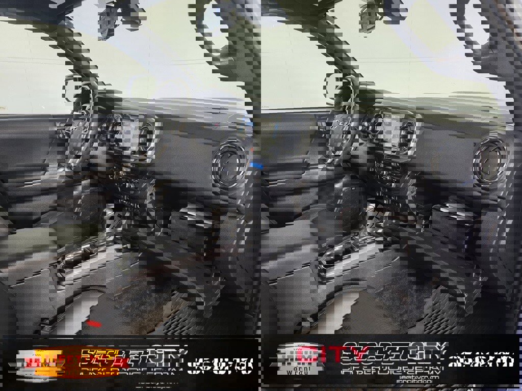 Used 2018 Toyota Tacoma TRD Sport image 33