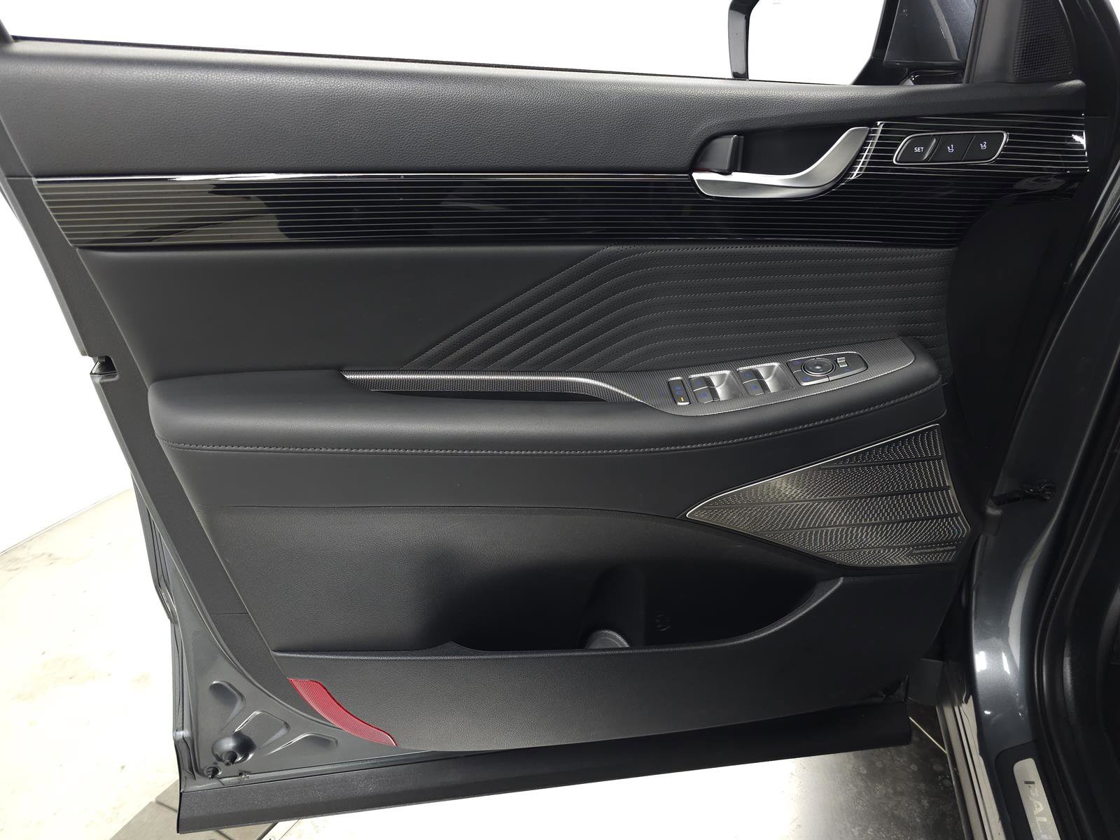 Used 2023 Hyundai Palisade Calligraphy image 15