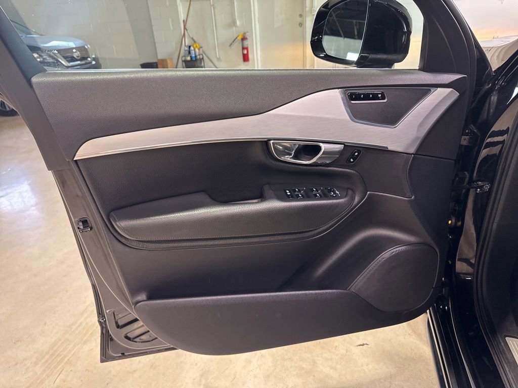 Used 2016 Volvo XC90 T6 Momentum w/ Vision Package AWD/4WD image 18