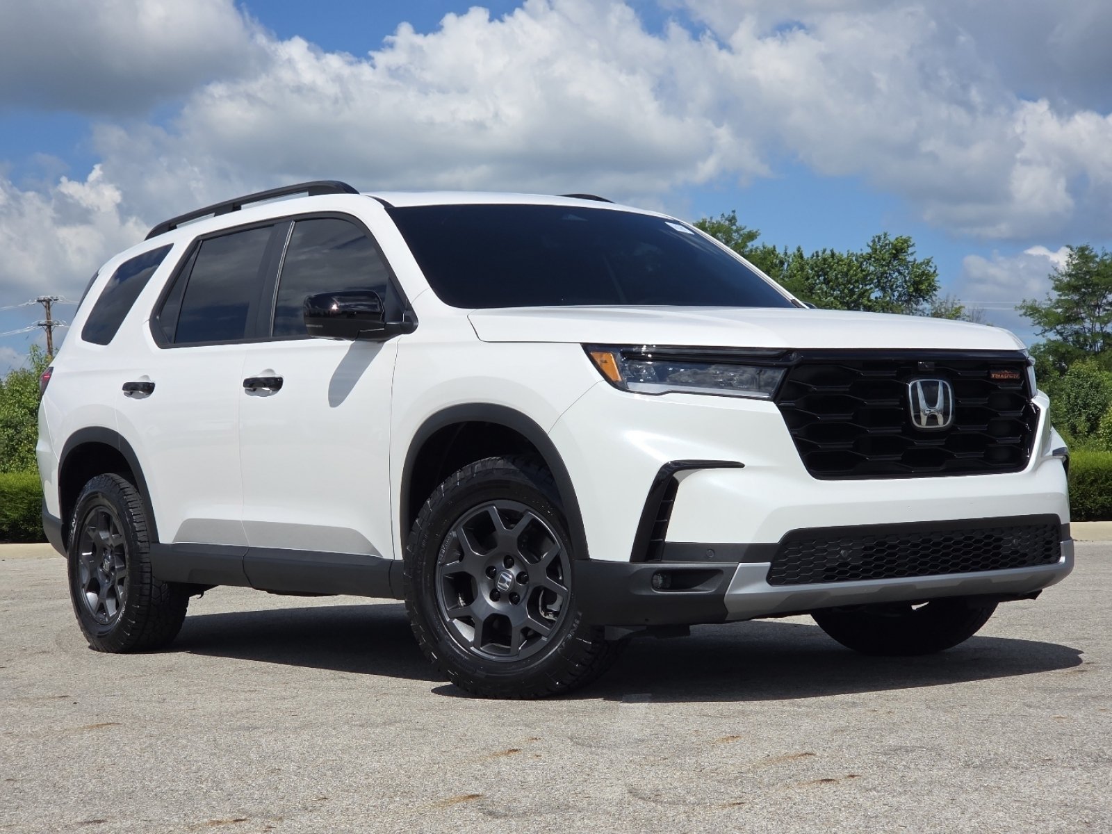 Used 2025 Honda Pilot TrailSport image 2