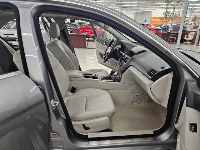 Used 2009 Mercedes-Benz C 300 Sedan image 30