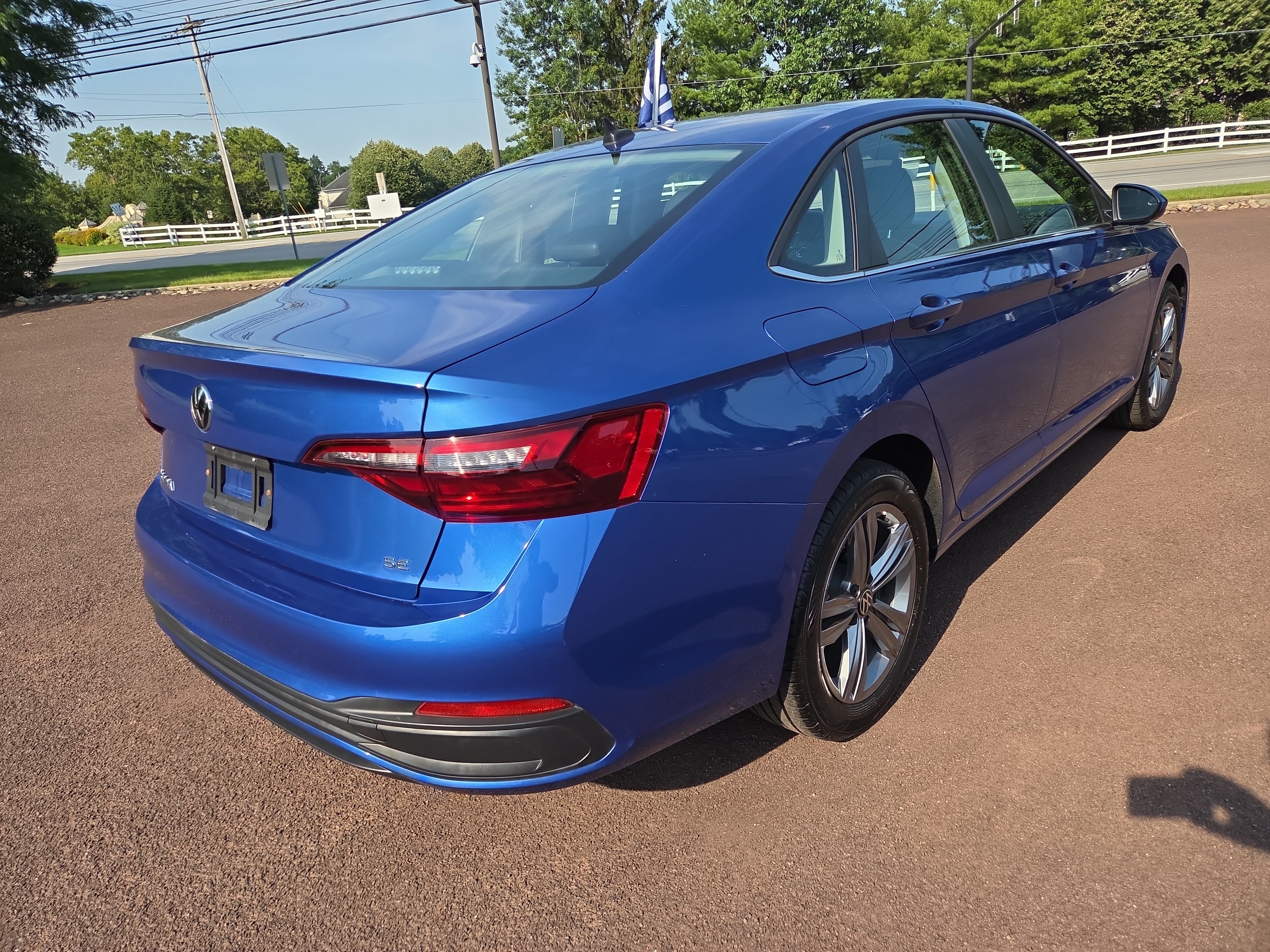 Used 2022 Volkswagen Jetta SE FWD image 3