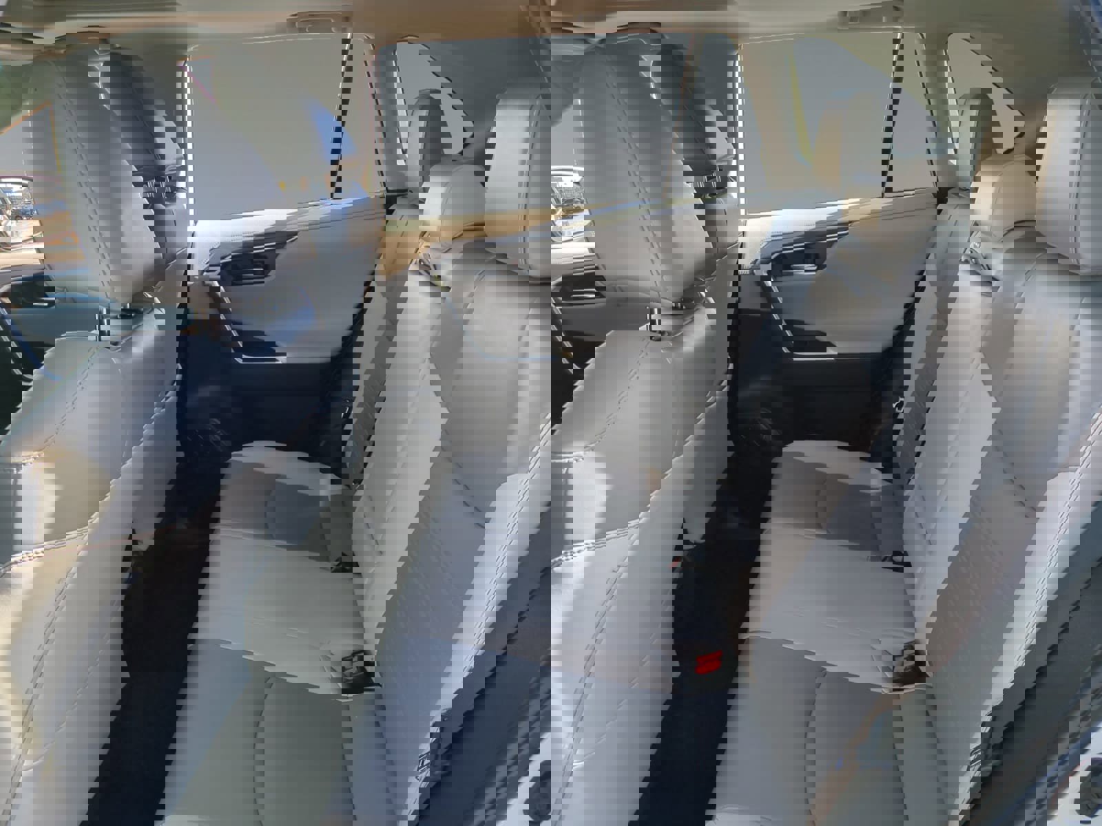 Used 2021 Toyota RAV4 Limited image 13