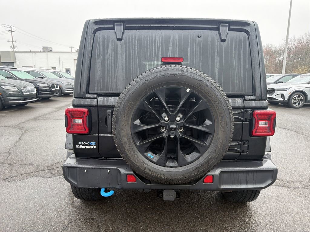 Used 2022 Jeep Wrangler Unlimited Sahara w/ Cold Weather Group AWD/4WD image 4