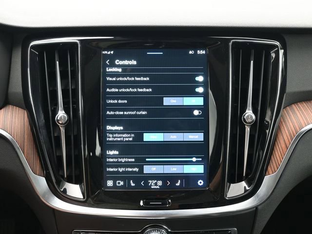 Used 2025 Volvo S60 B5 Plus image 17