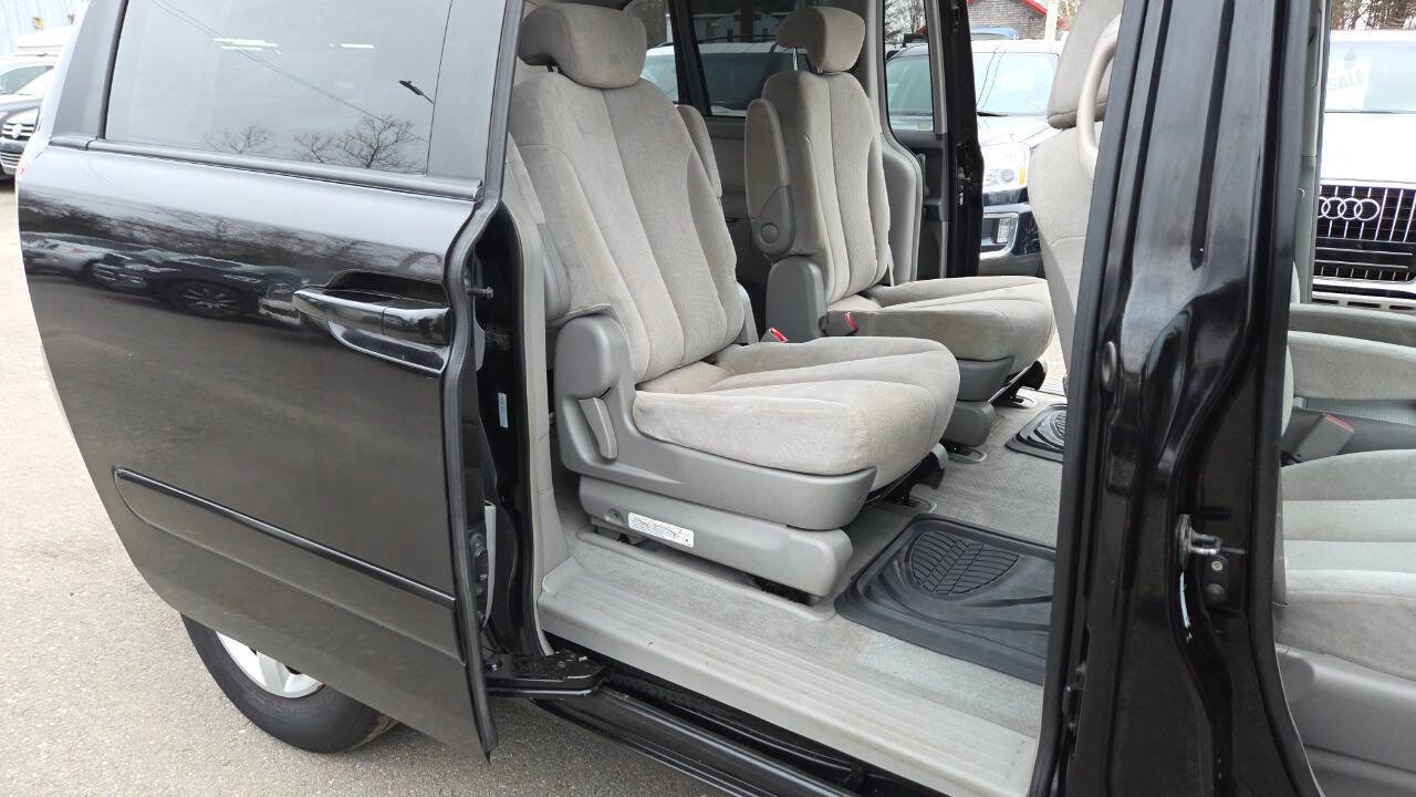Used 2007 Kia Sedona LX image 35