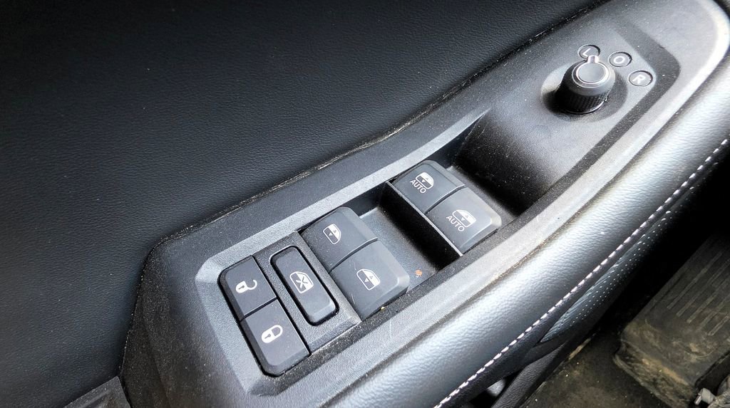 Used 2024 Jeep Grand Cherokee L Laredo AWD/4WD image 19