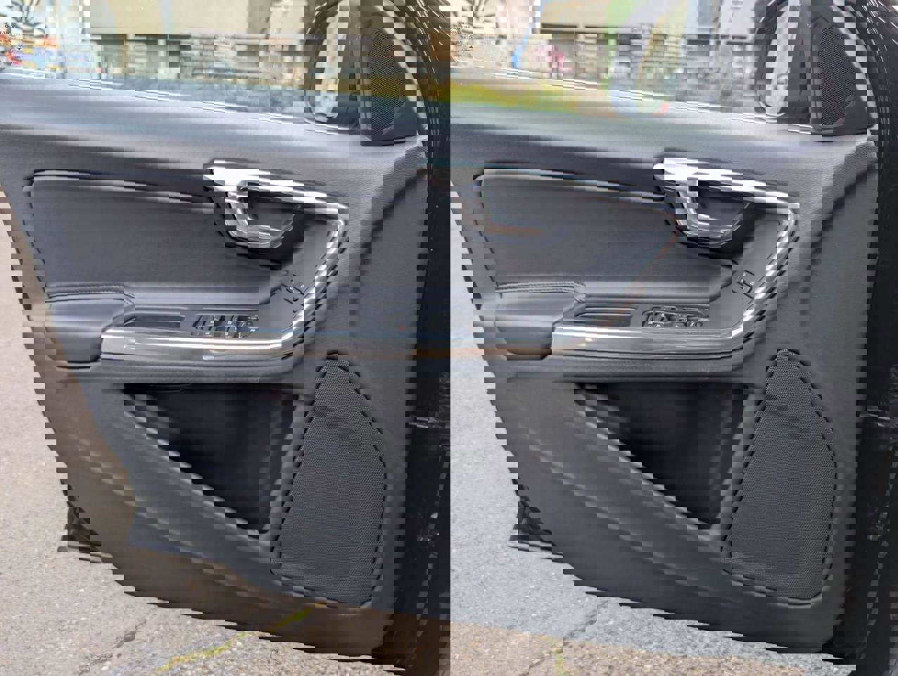 Used 2015 Volvo V60 T5 Platinum image 23