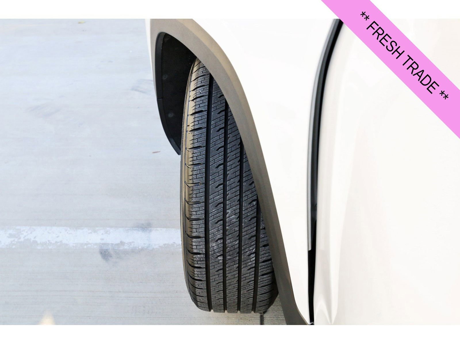 Used 2024 GMC Terrain SLT image 24