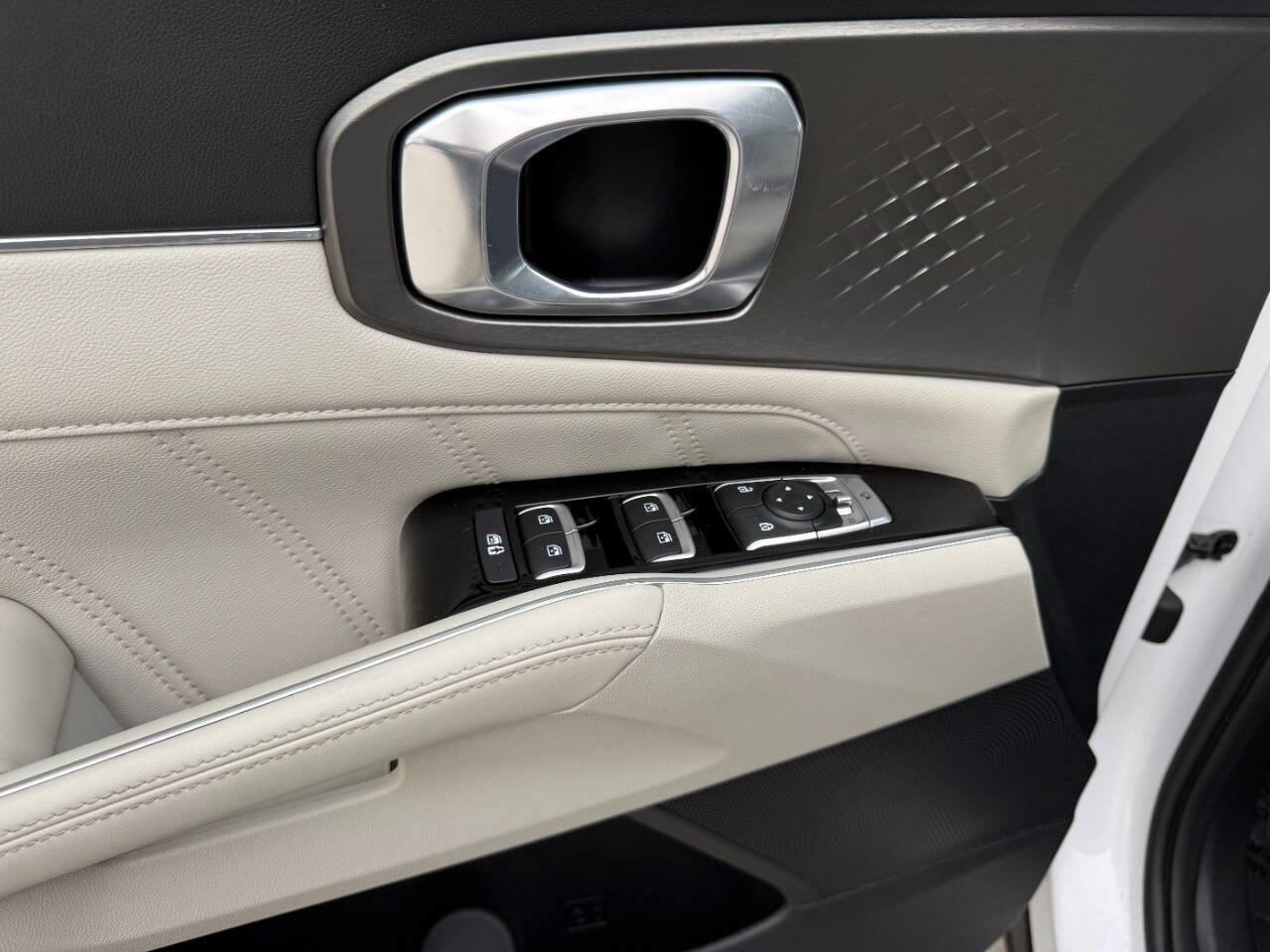 Used 2023 Kia Sorento SX image 32