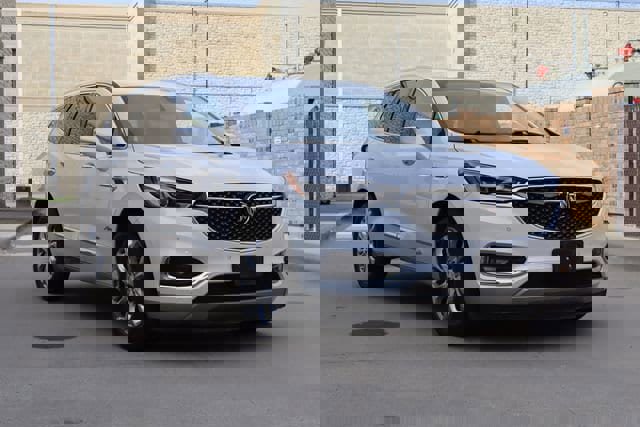 Used 2018 Buick Enclave Avenir w/ Avenir Technology Package FWD image 2