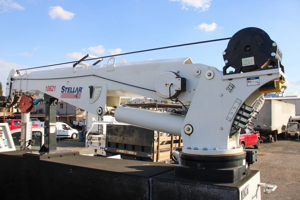 Used 2019 Ford F750 2WD Regular Cab Super Duty image 13