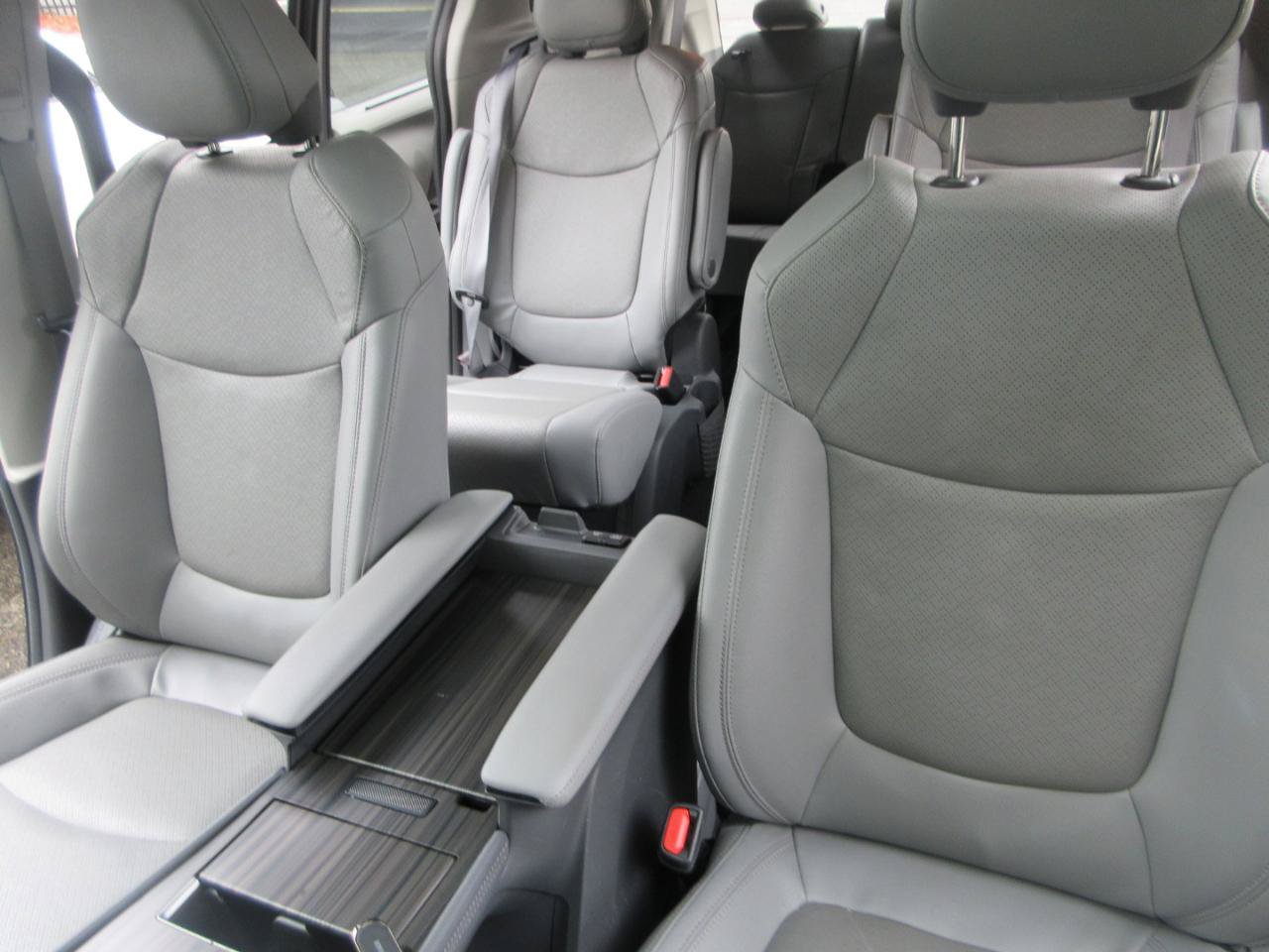 Used 2024 Toyota Sienna Limited AWD image 16
