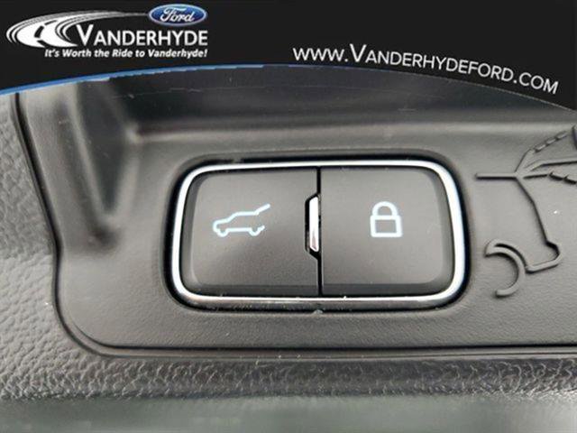 Used 2023 Ford Explorer XLT w/ Equipment Group 202A image 9