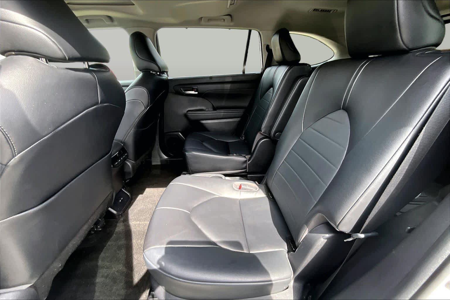 Used 2023 Toyota Highlander XLE FWD image 20
