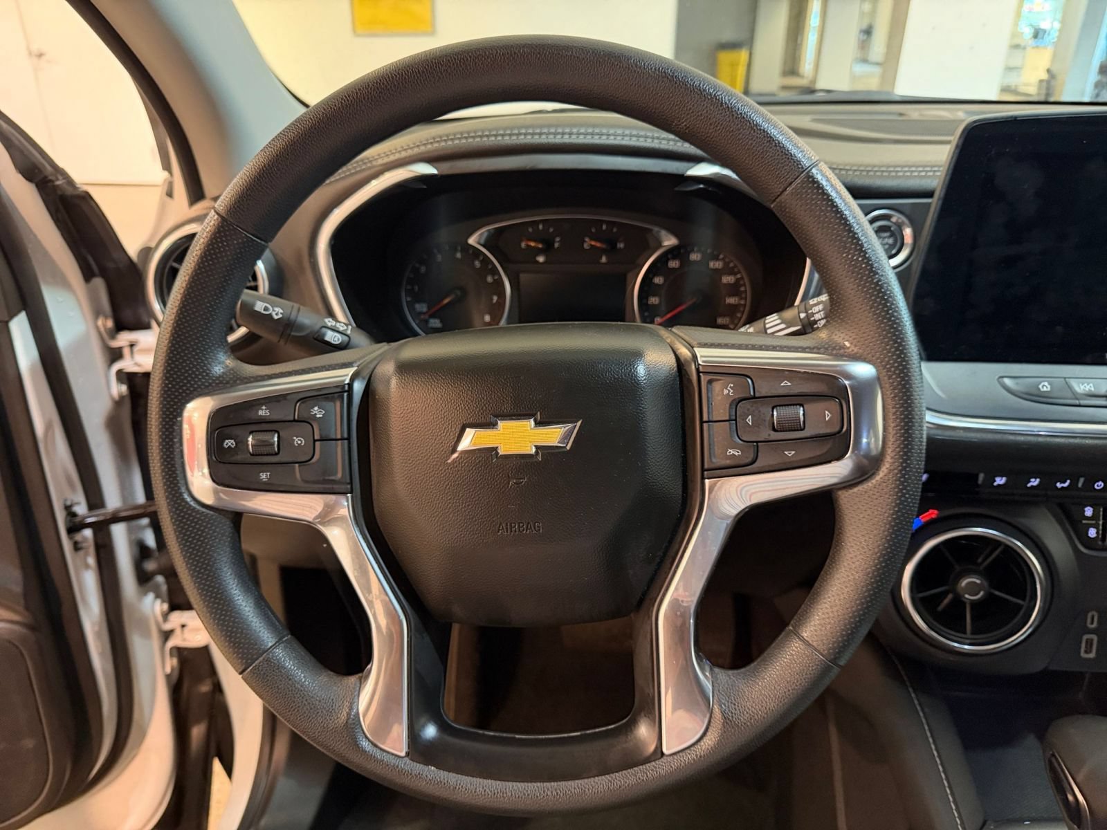 Used 2025 Chevrolet Blazer LT FWD image 28
