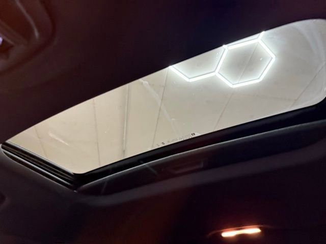 Certified 2025 Chevrolet Trax RS w/ Sunroof Package image 36