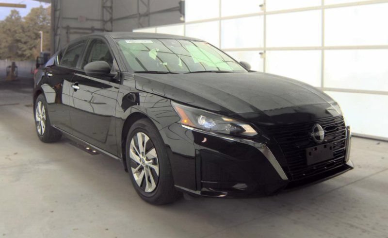 Used 2024 Nissan Altima 2.5 S FWD image 2