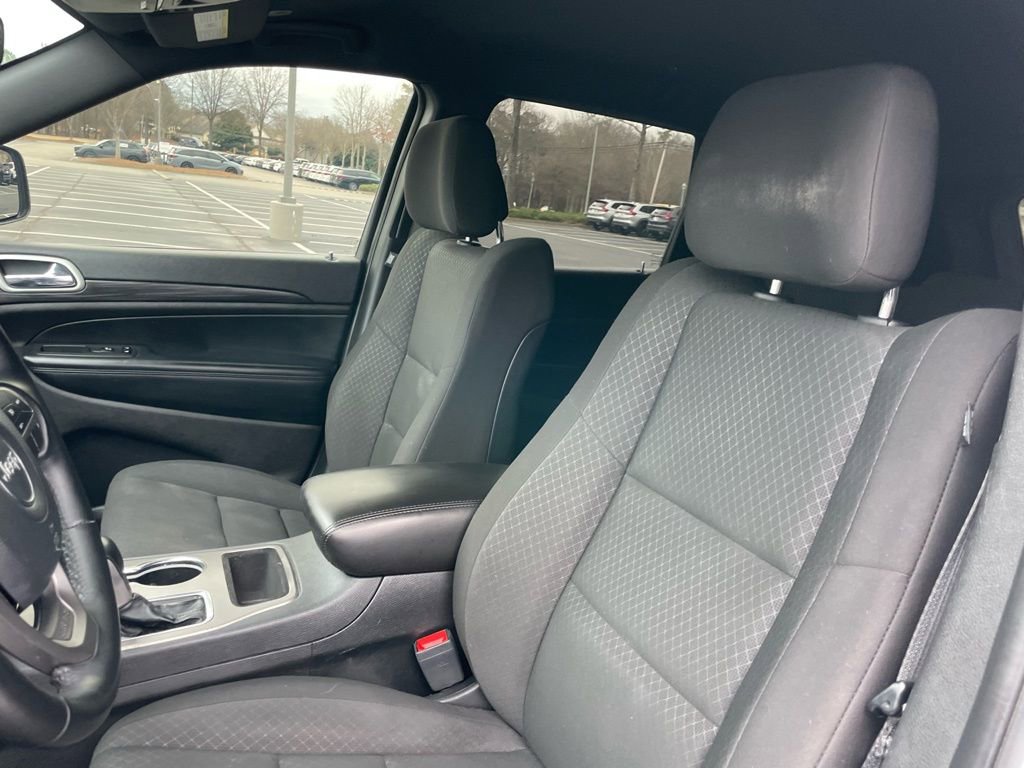 Used 2021 Jeep Grand Cherokee Laredo image 25