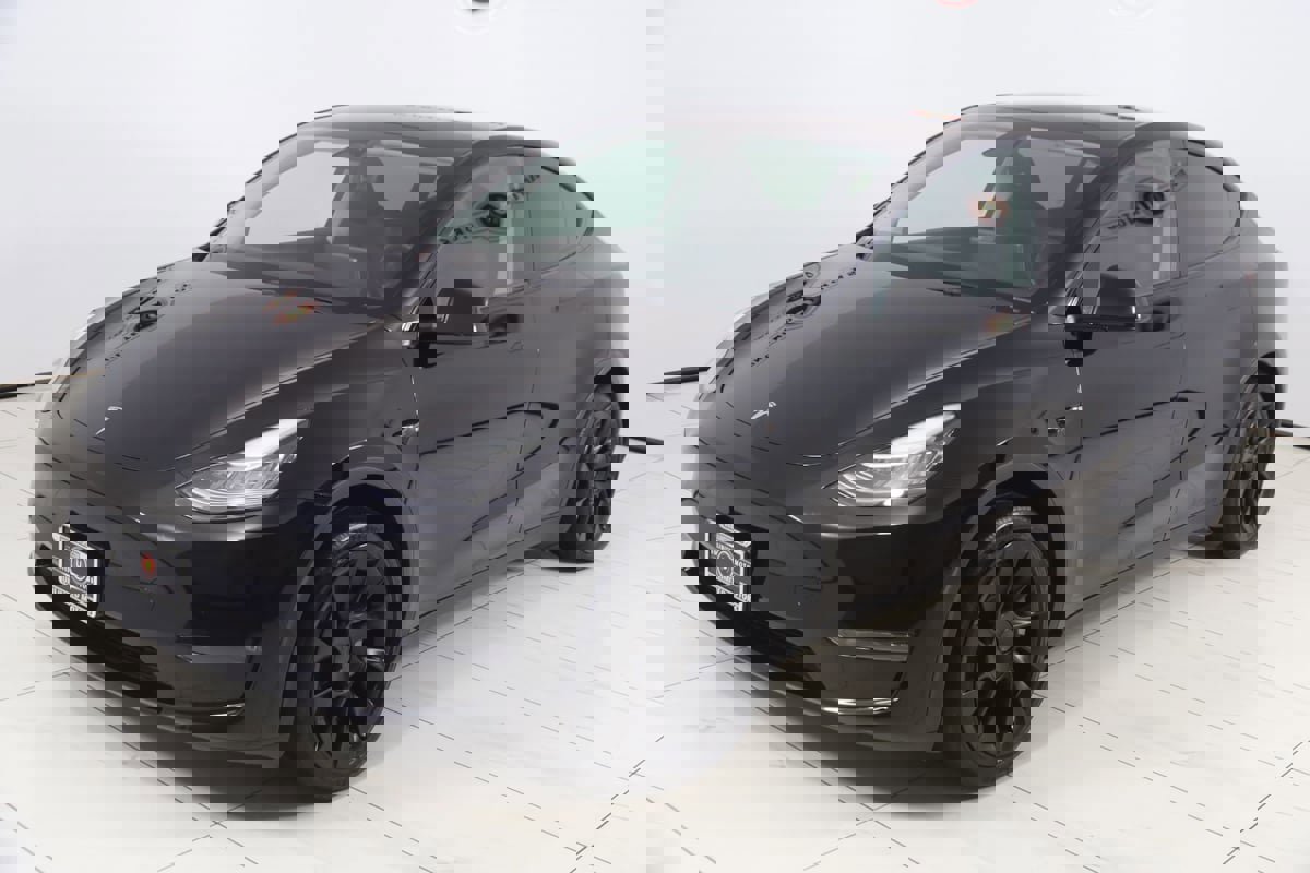 Used 2023 Tesla Model Y Long Range image 22
