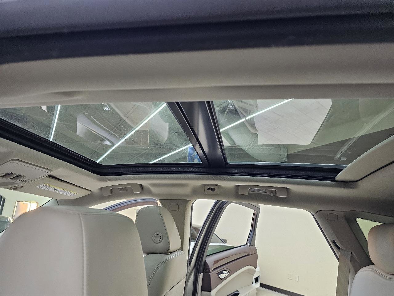 Used 2015 Cadillac SRX Luxury w/ Driver Awareness Package image 38