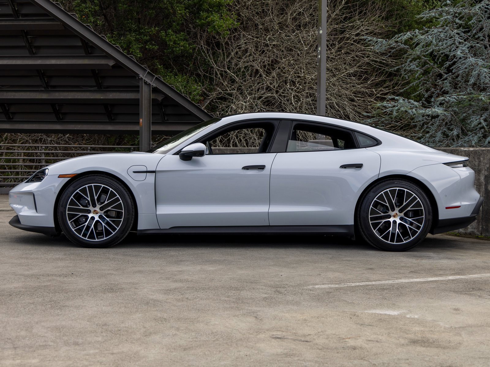 New 2025 Porsche Taycan image 2