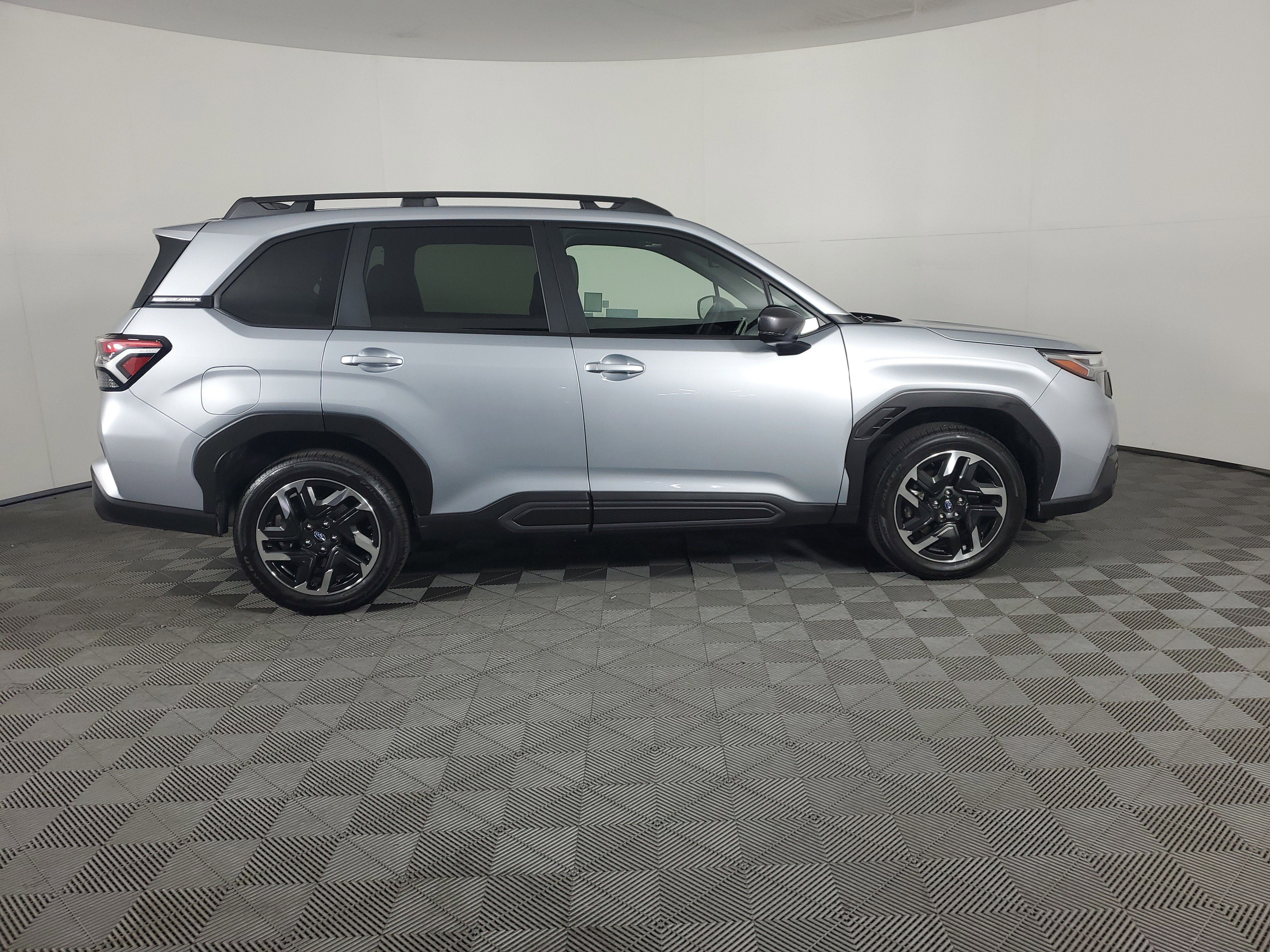 Used 2025 Subaru Forester Limited image 3