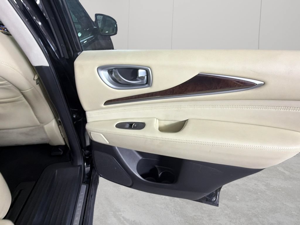 Used 2015 INFINITI QX60 FWD w/ Deluxe Touring Package image 39