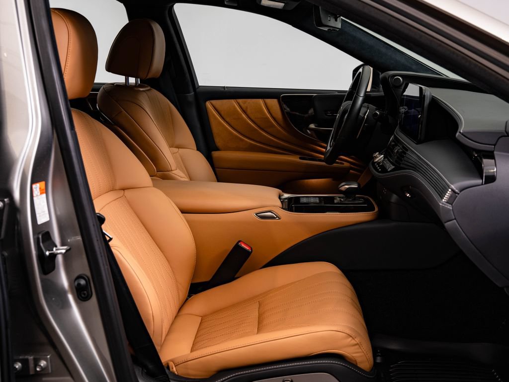 Certified 2023 Lexus LS 500 AWD w/ Interior Upgrade Package image 24