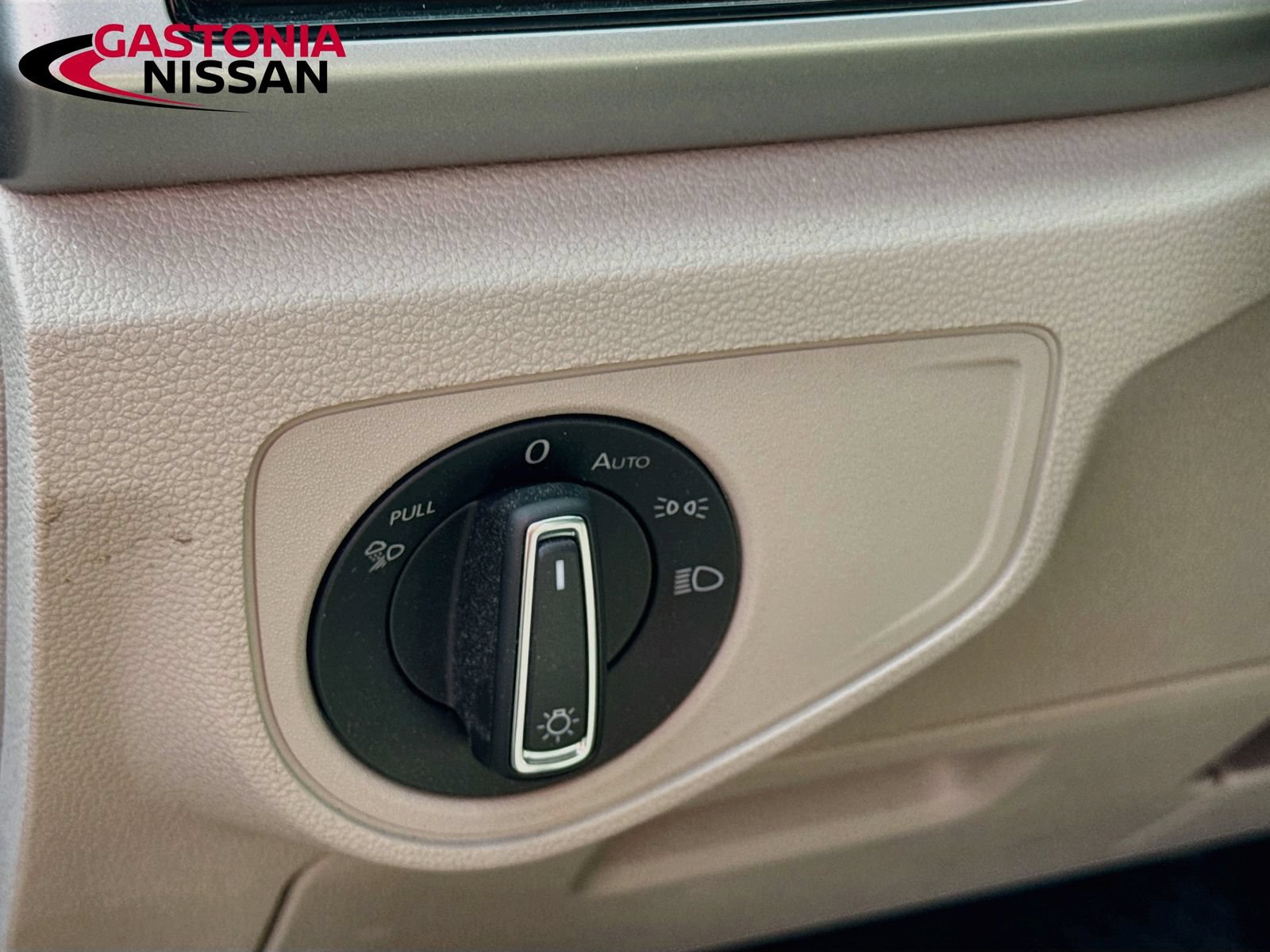Used 2023 Volkswagen Atlas SE w/ Panoramic Sunroof Package FWD image 13