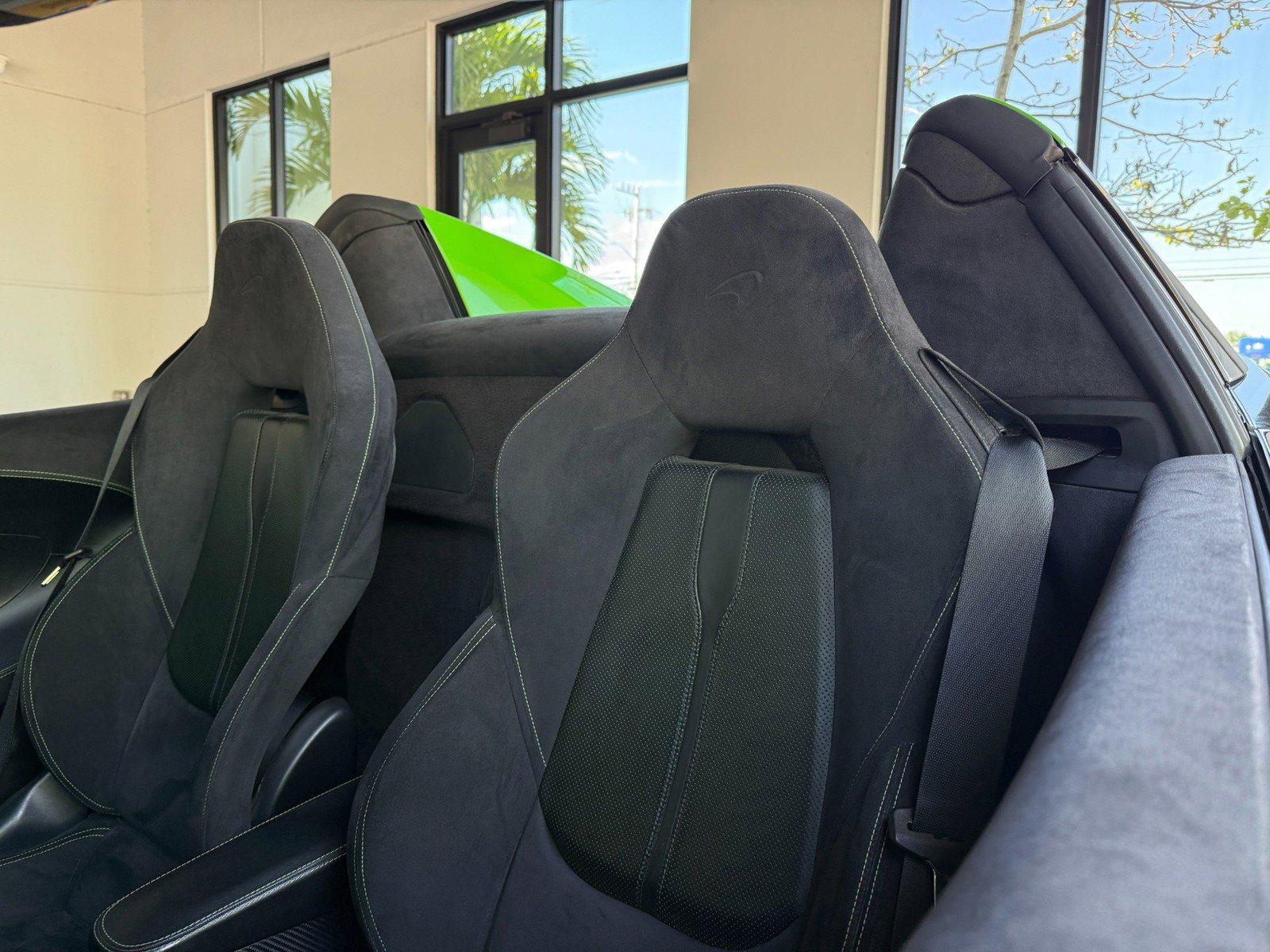 Used 2018 McLaren 570S Spider image 31