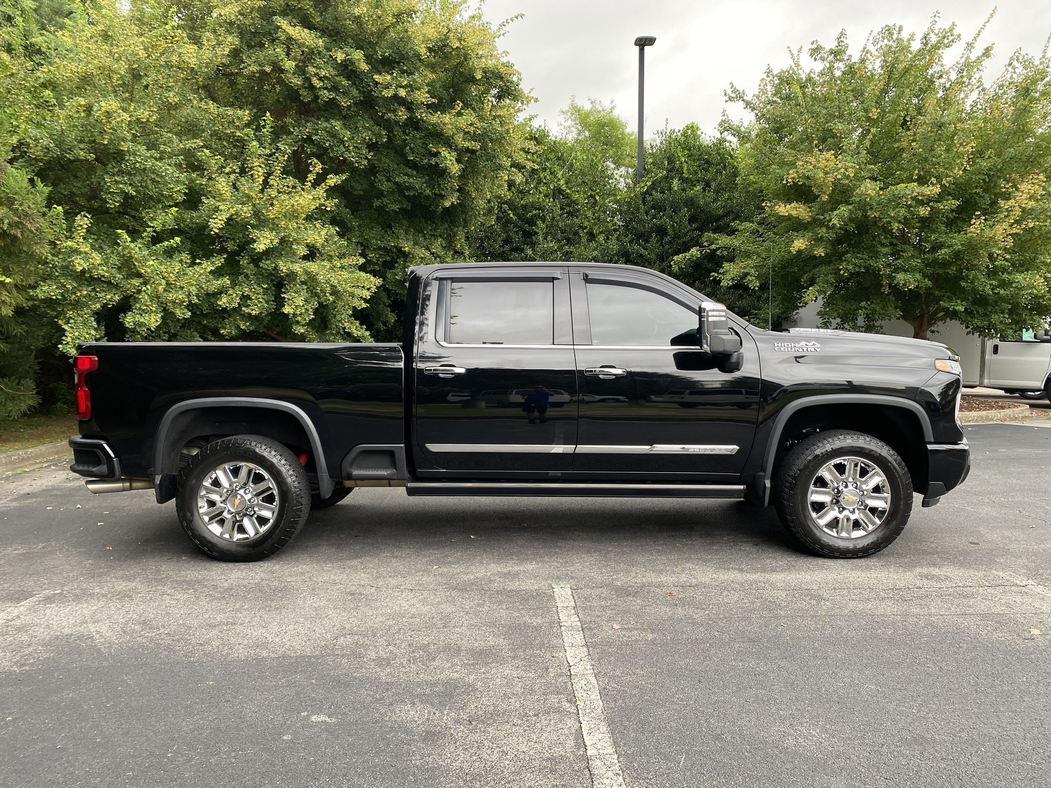 Used 2024 Chevrolet Silverado 2500 High Country w/ High Country Premium Package AWD/4WD image 10
