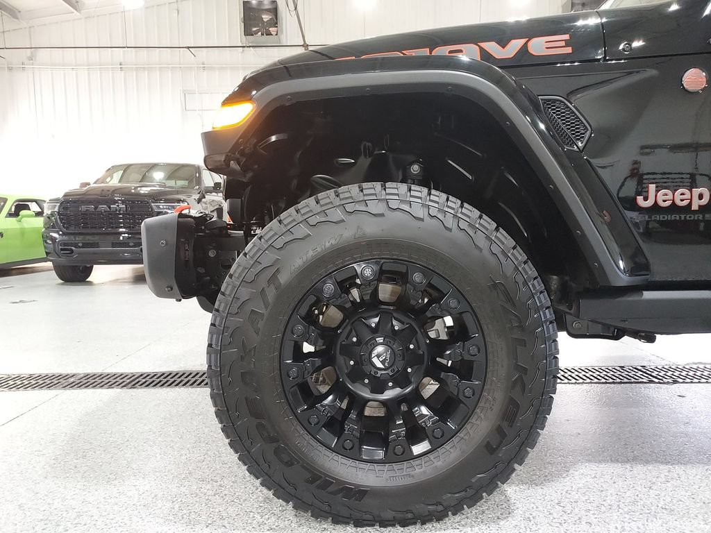 Used 2025 Jeep Gladiator Mojave AWD/4WD image 16