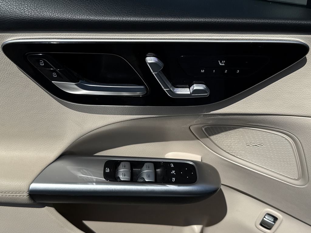Used 2025 Mercedes-Benz C 300 Sedan image 24